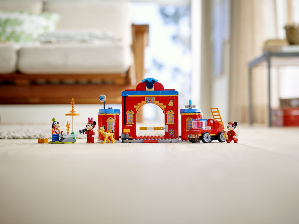LEGO Disney 10776 Mickey Friends Fire Truck Station 4