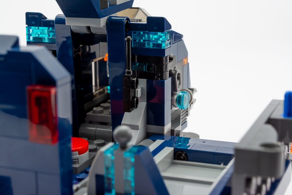 LEGO Review Avengers Truck Take down 03