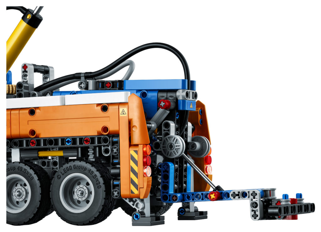LEGO Technic 42128 Heavy duty Tow Truck 7