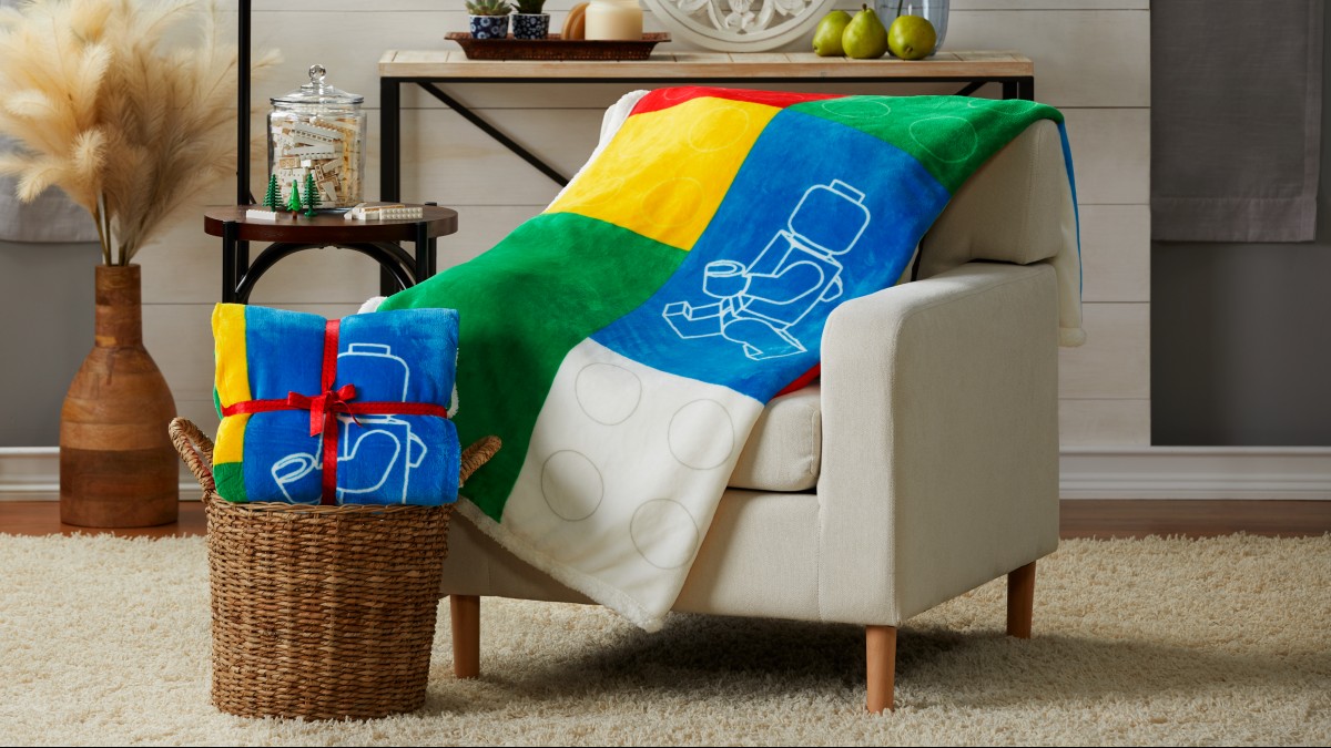 LEGO 5007622 Fleece Blanket revealed ahead of upcoming offer