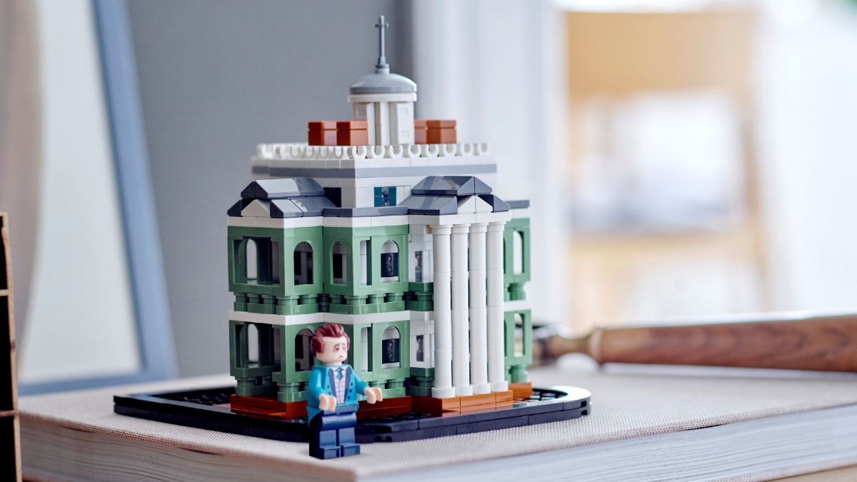 LEGO Disney 40521 Mini Disney The Haunted Mansion out now