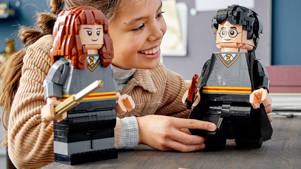 LEGO Harry potter 76393 harry potter and hermione grainger lifestyle resized featured 1024x576